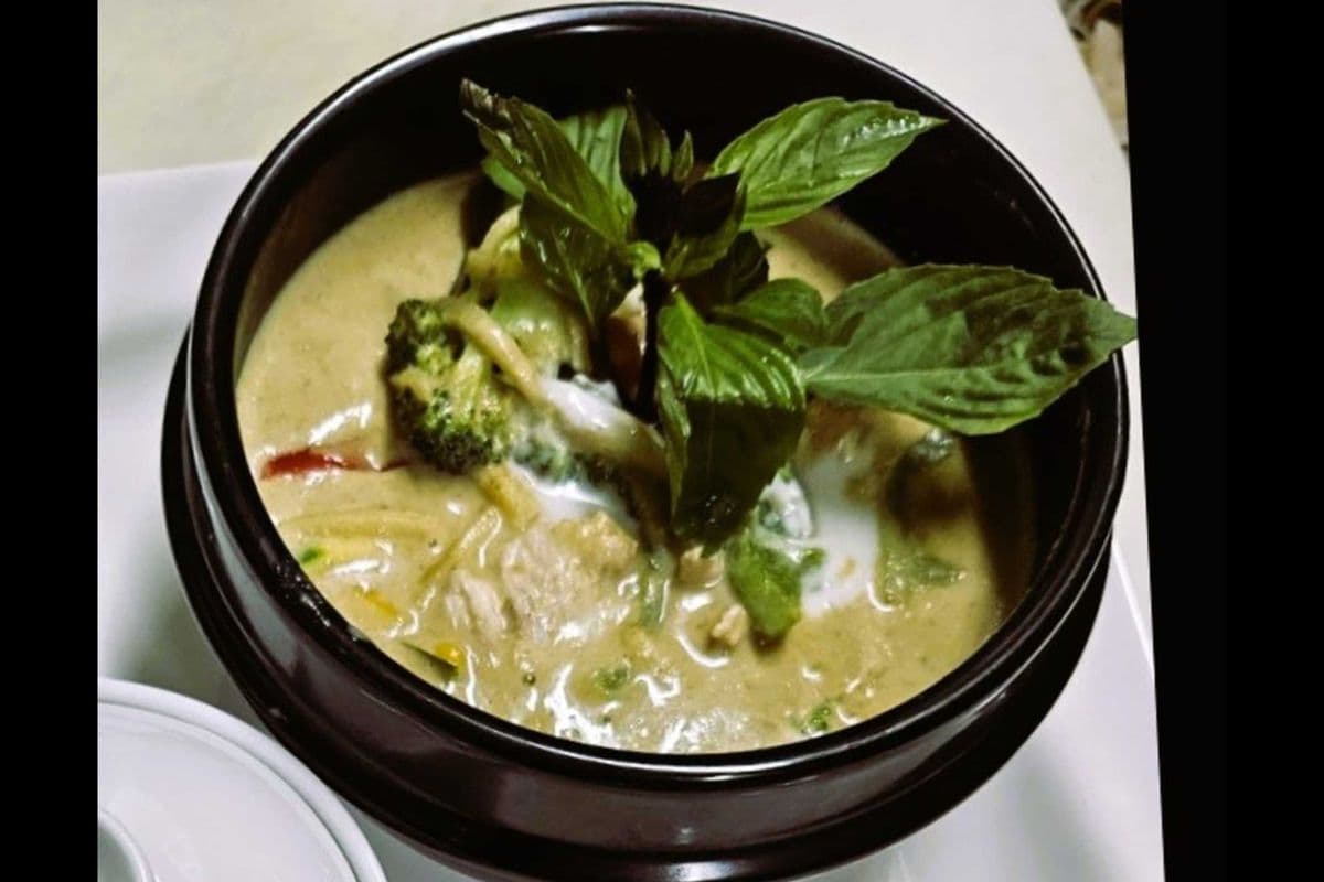 17. Gaeng Kaew Wan (spicy)