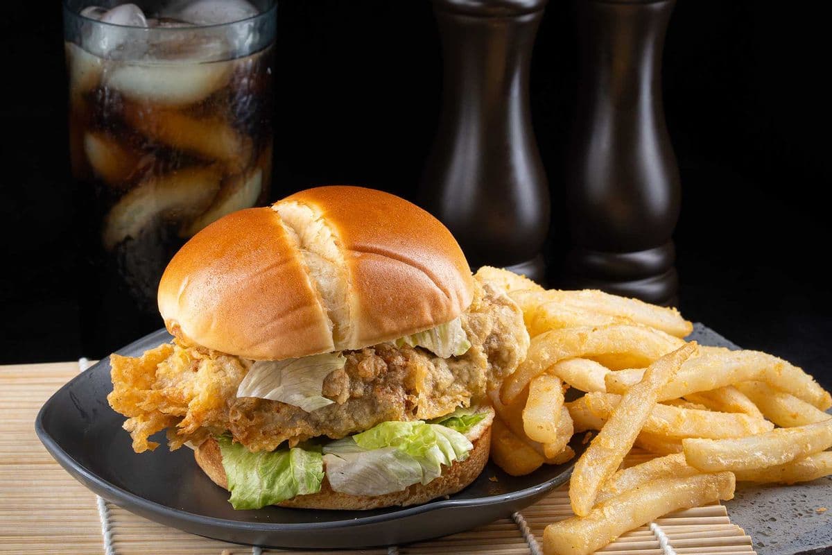 H - Chicken Burger + Fries + Drinks