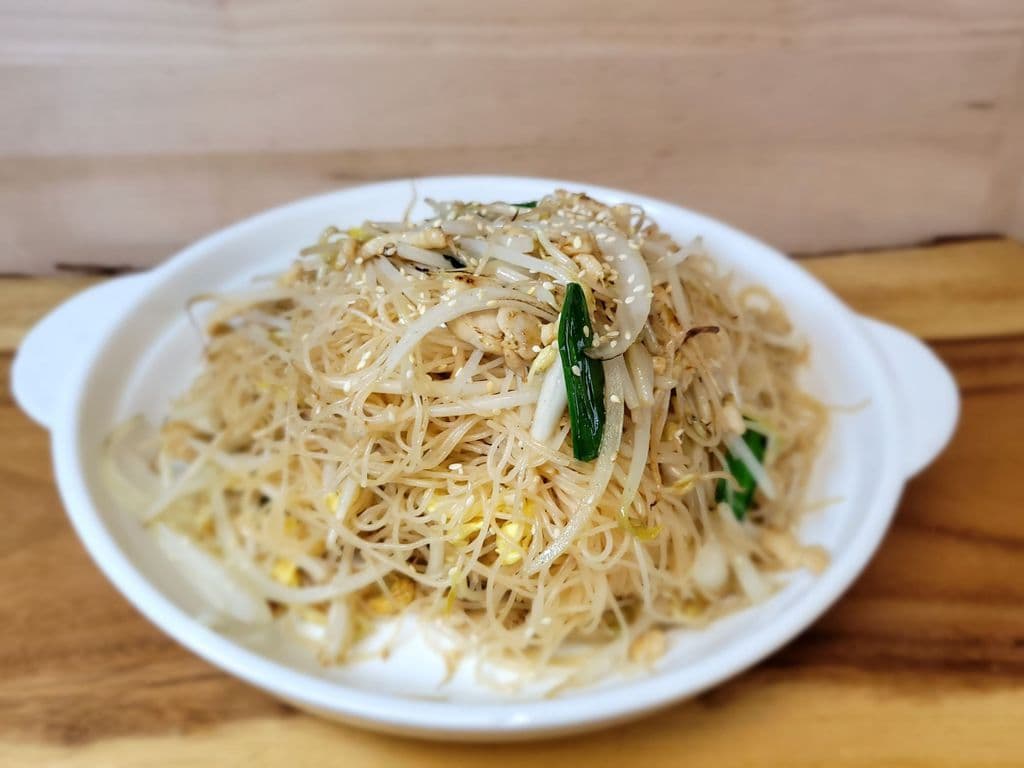 Mama's Fried Vermicelli with Chicken/D113