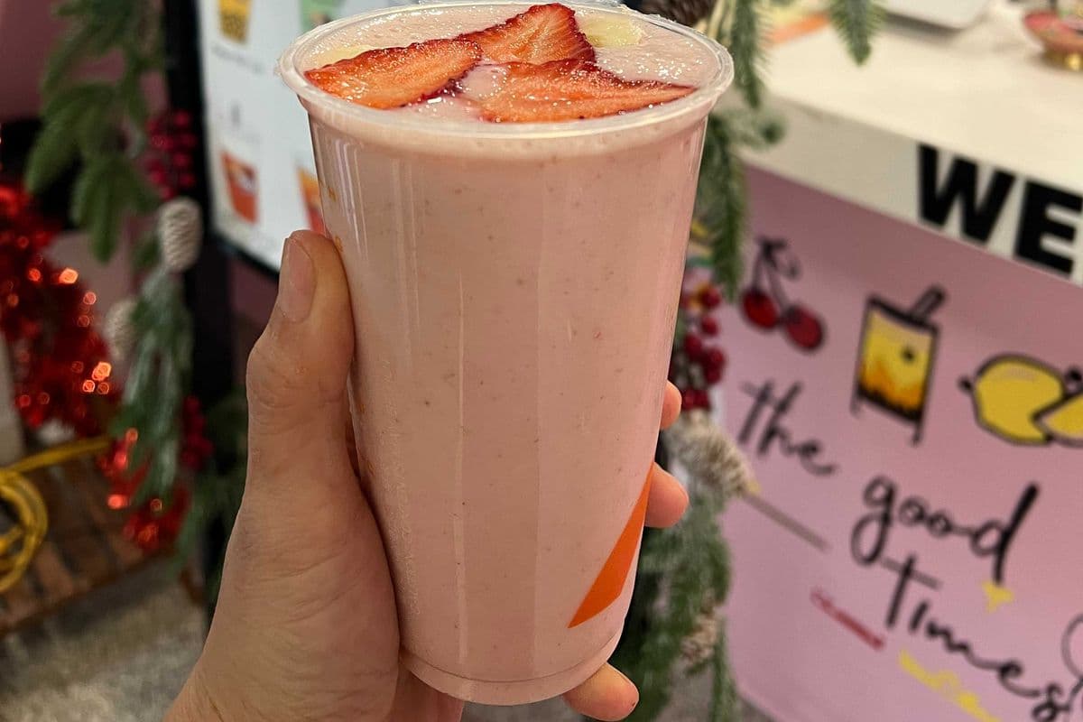 Strawberry with Oat Milk (500ml) (175 Cal)