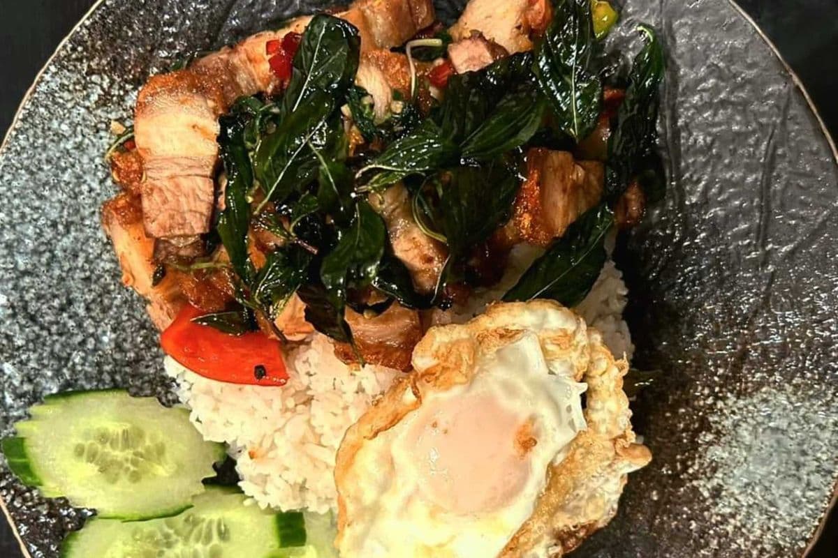 Your Go To | ข้าวกะเพราหมูกรอบ ไข่ดาว