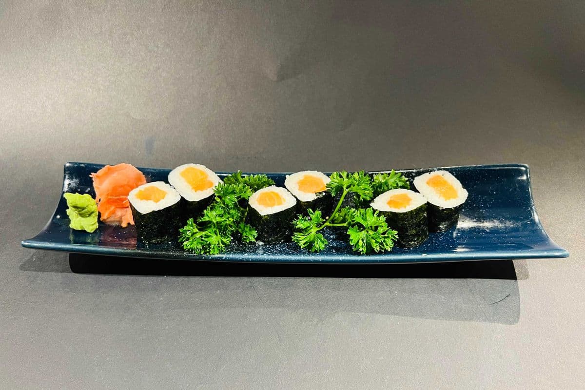 Salmon Roll (6 pcs)