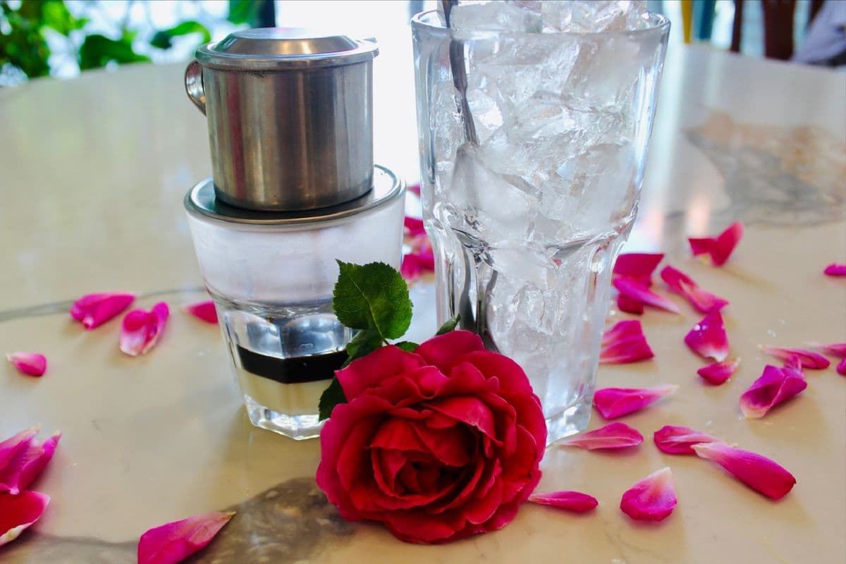 D2. Vietnamese Coffee with Condensed Milk and Ice / 凍咖啡奶