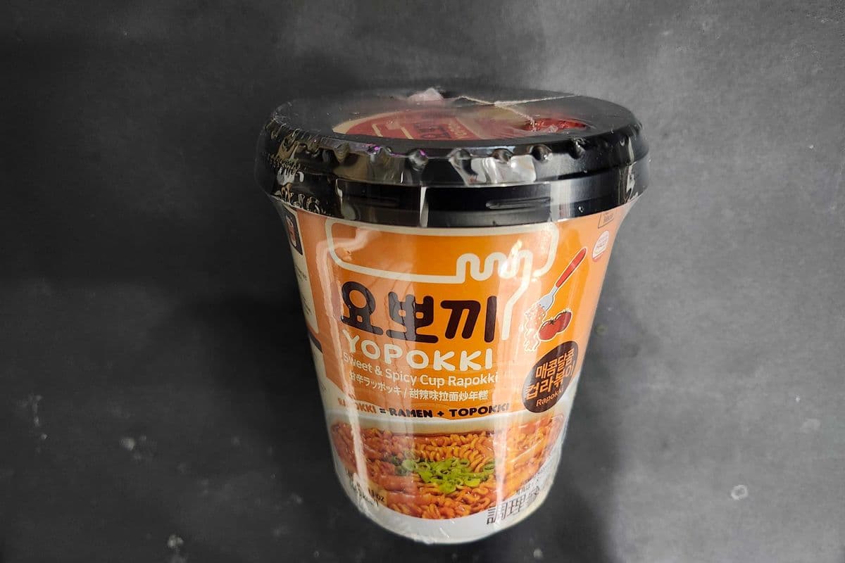 Yopokki Sweet & Spicy Cup Rapokki (甜辣味拉面炒年糕) 145g / Rapokki = Ramen + Topokki