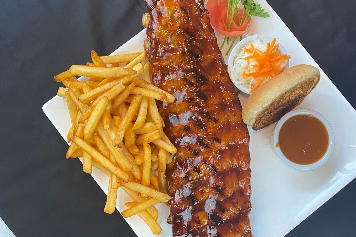 15. Plat de côtes levées en entier grillées / Full Rack of Grilled Ribs