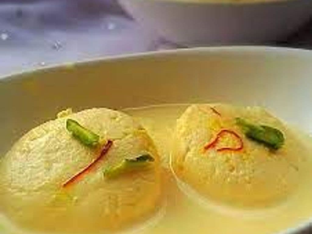Kesar Rasmalai (2 Pcs)