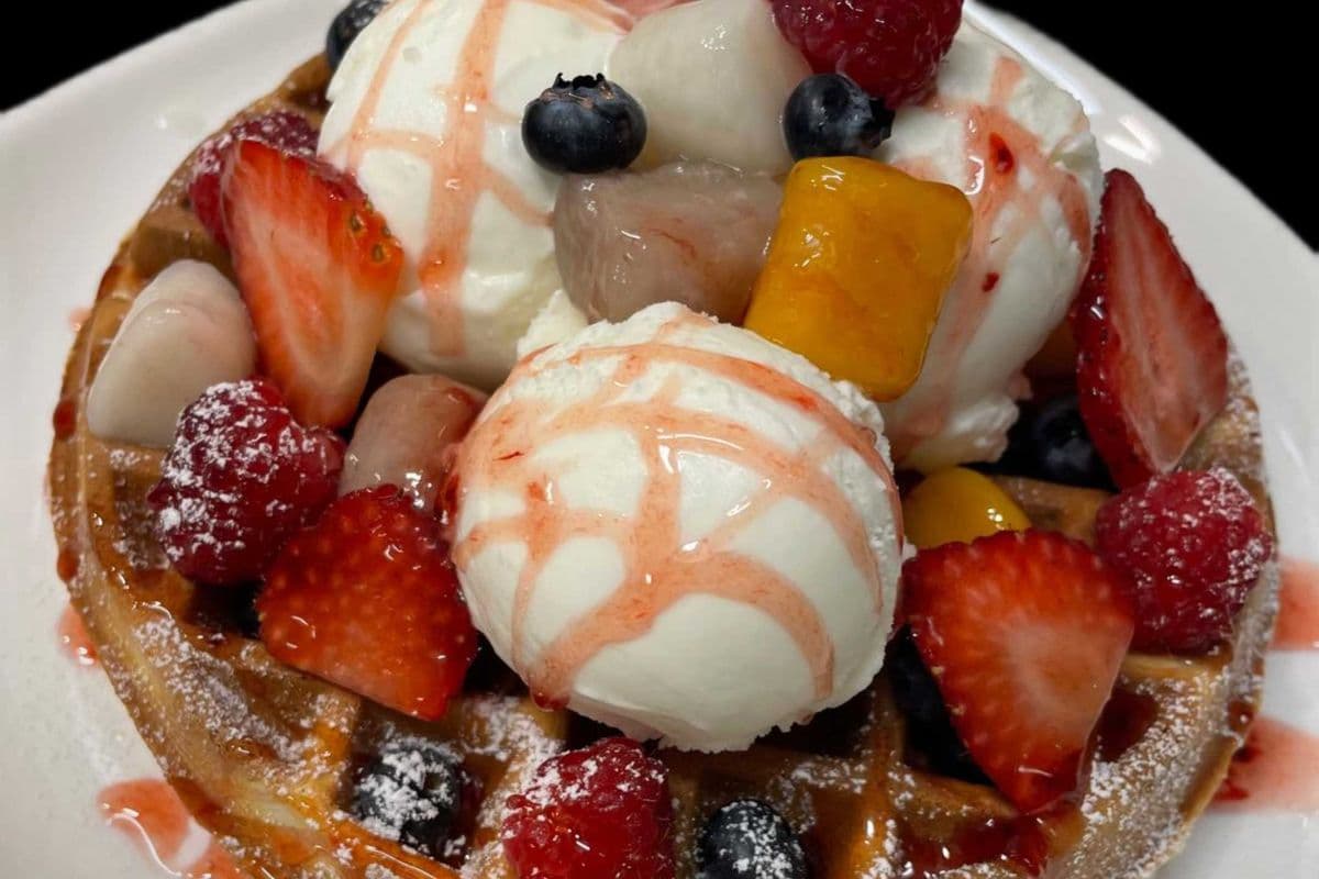 Blackball Special ( Mixed fruit and Mochi) Waffle 黑丸總滙鬆餅