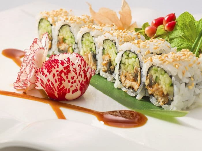 (UB) Eel with avocado and Crispy roll (8)