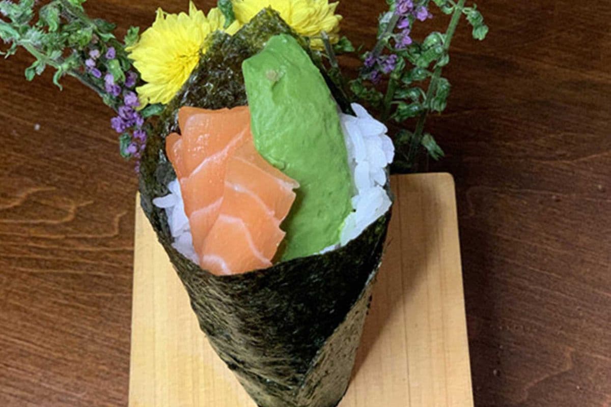 189 Salmon Avocado Hand Roll (1 pc)