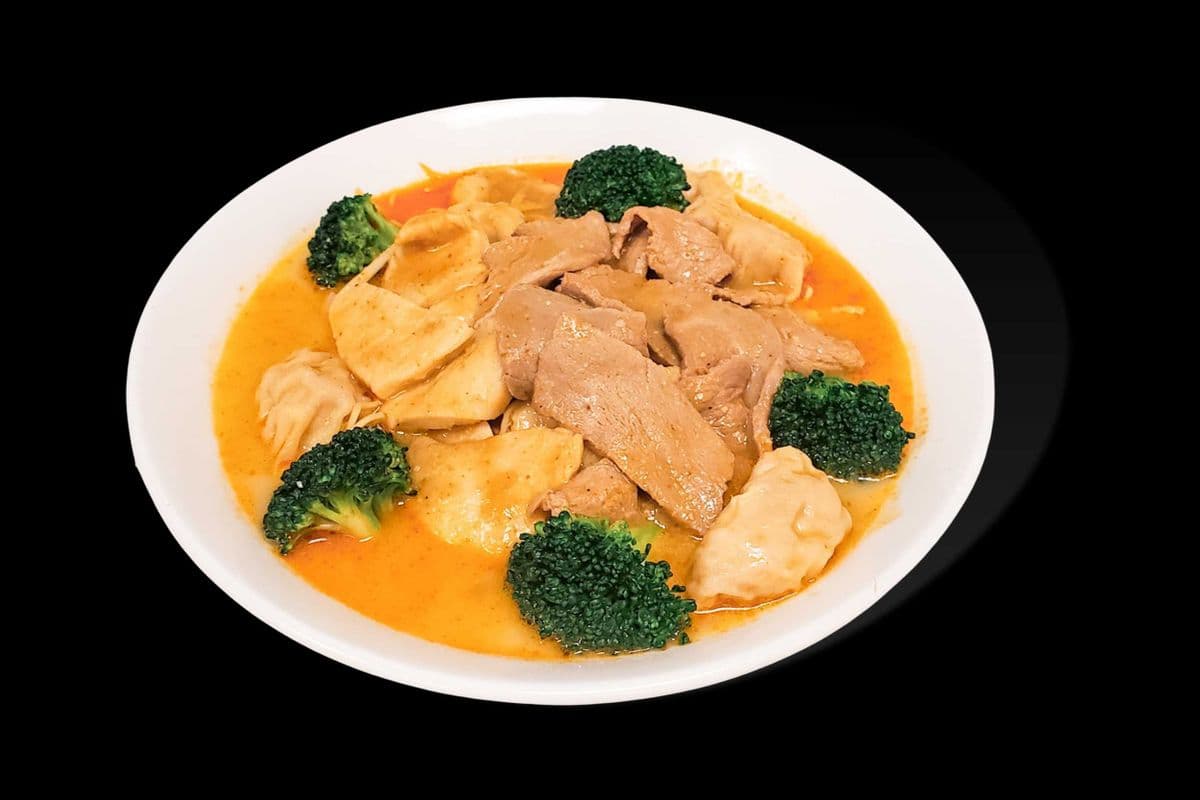 B12. Curry Beef, Chicken, and Wonton Vegetable Noodle Soup