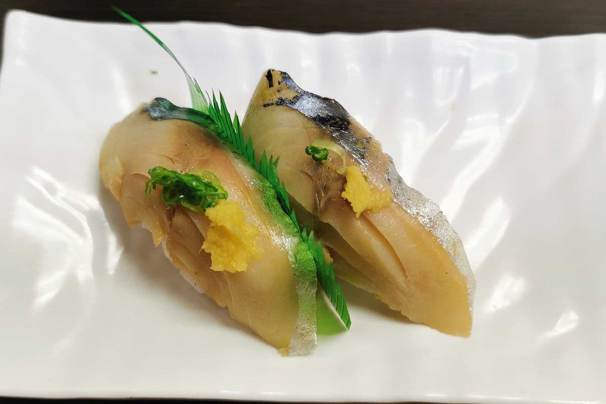 Saba Sushi (2 pcs)