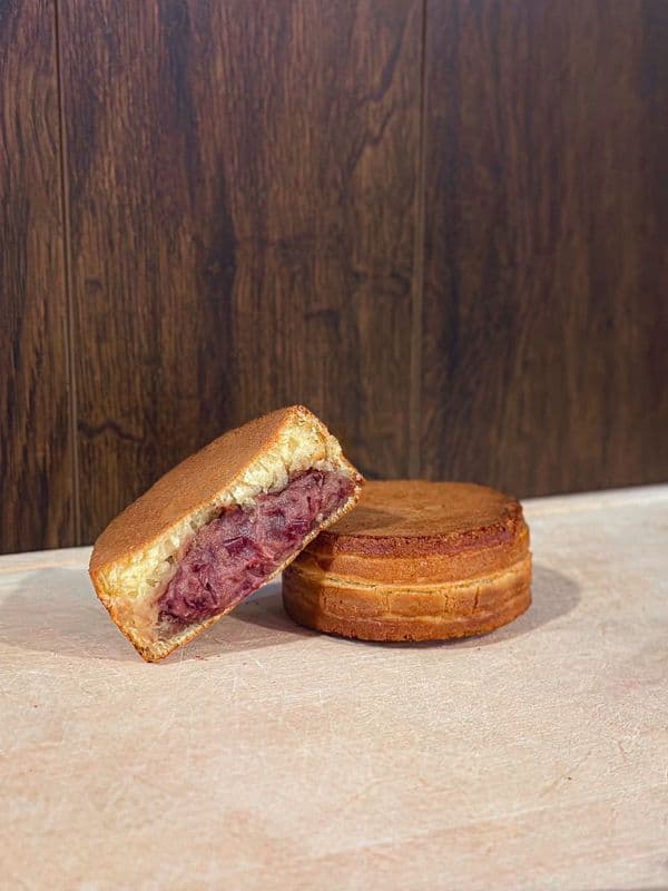 One Obanyaki (今川焼き) with Red Bean