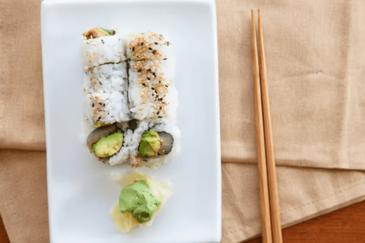 R13. Tuna and Avocado Rolls (8 pcs)