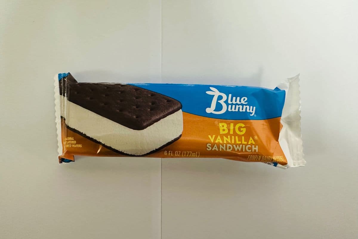 Big Vanilla Sandwich (177ml) (220 Cal)