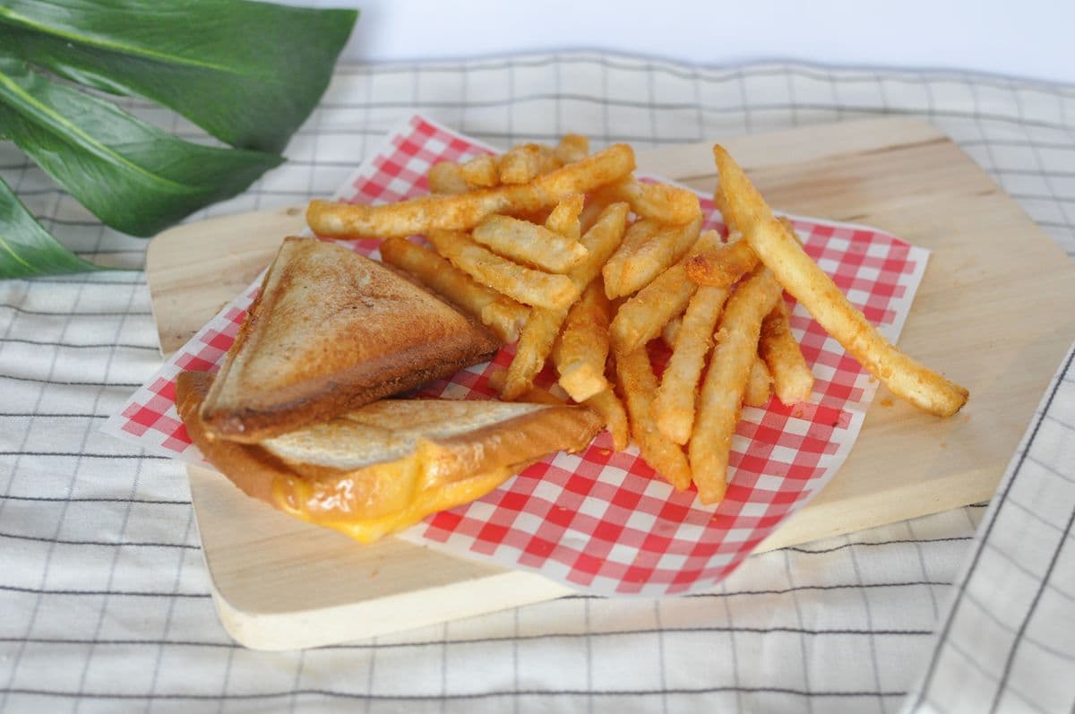 F22. Grilled Cheese Sandwish with Fries
