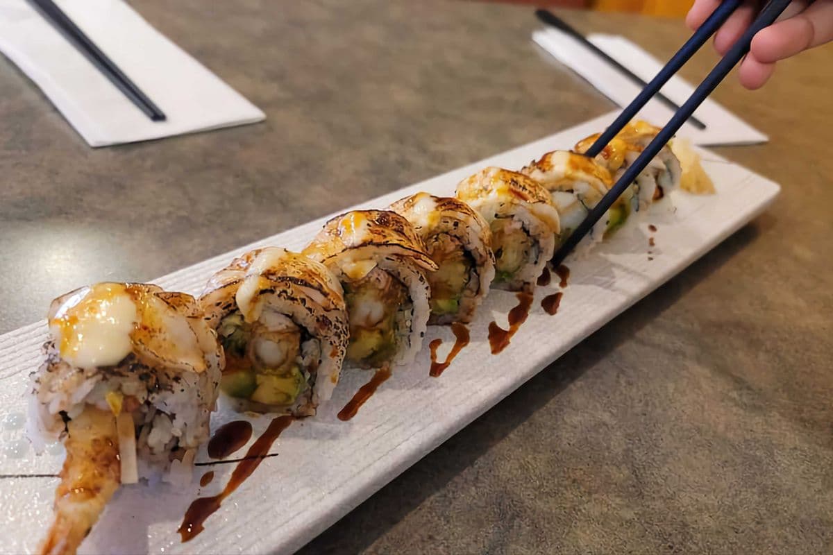 P26. Tomotachi Roll