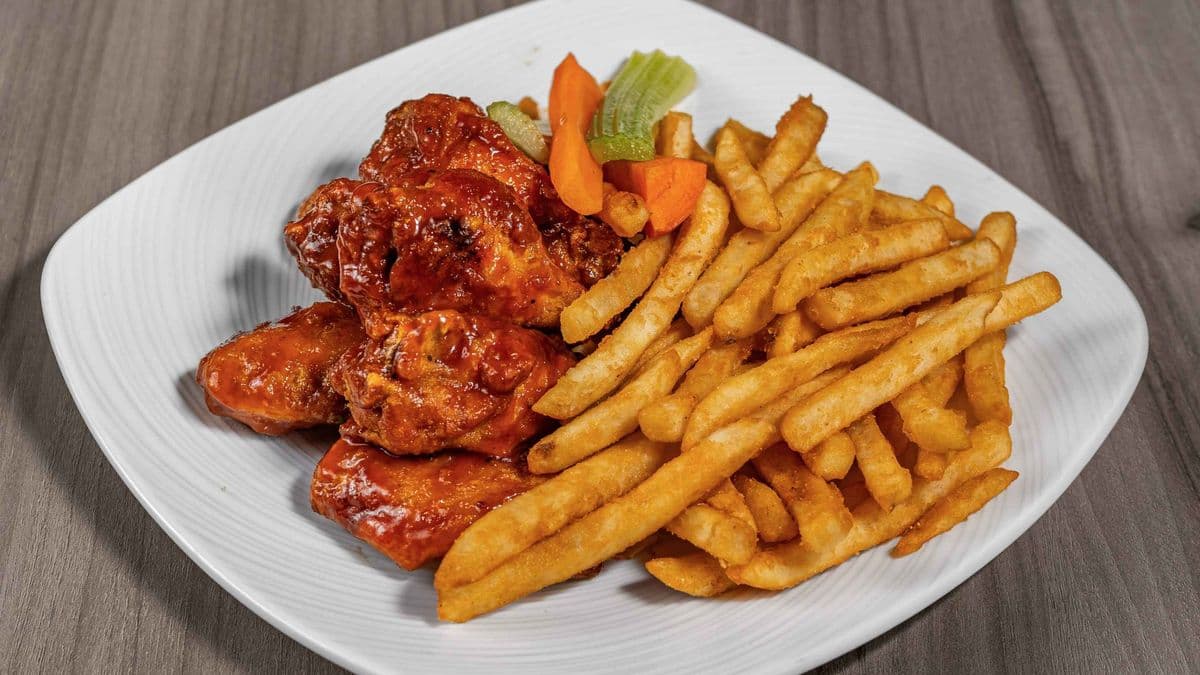 Wings (1 lb), Fries, and Dip