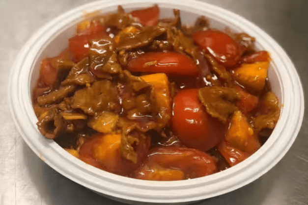D5. Beef and Tomato on Steamed Rice