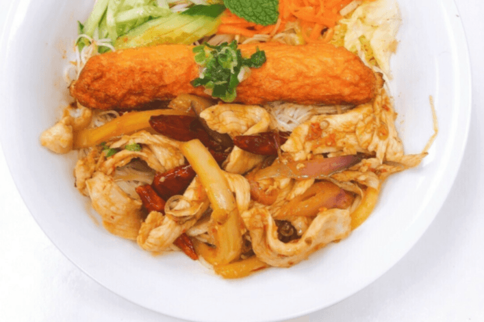 413. Stir-Fried Chicken with Lemongrass and Hot Pepper on Vermicelli - Bun Ga Xao Sa Ot