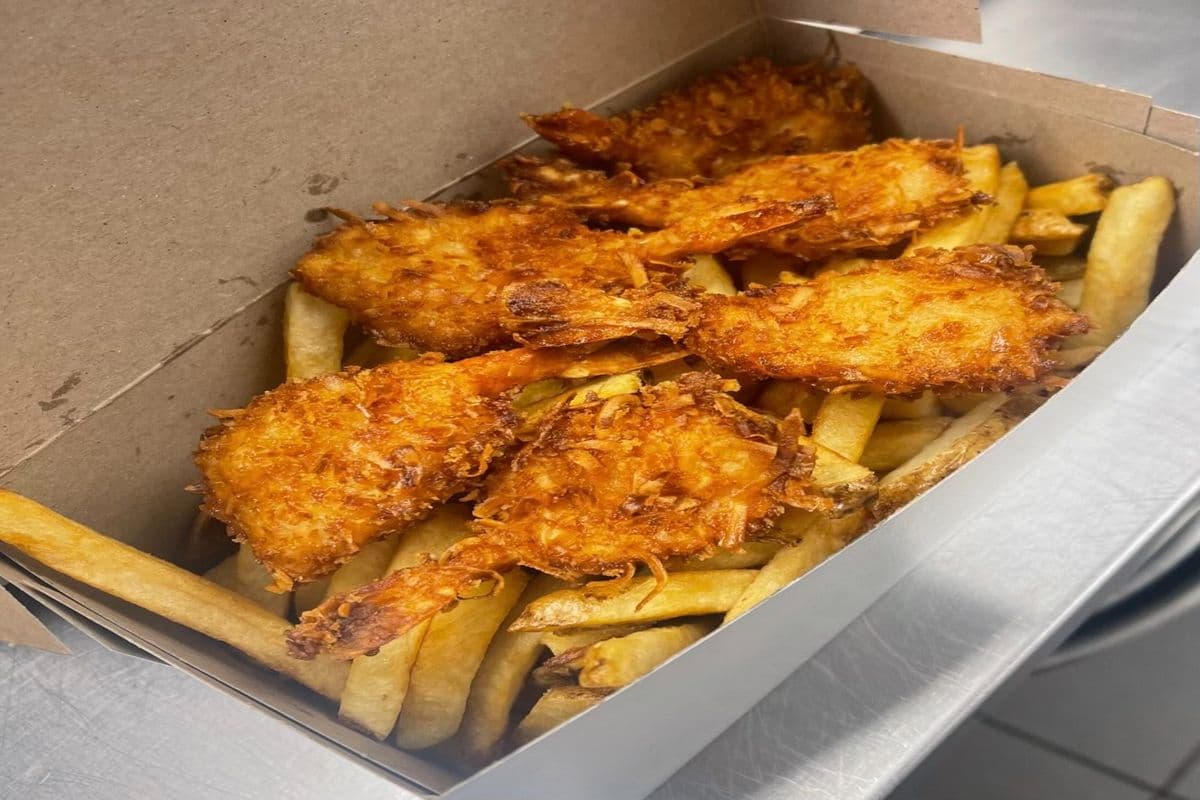 Coconut Shrimp (6 pcs) and Chips