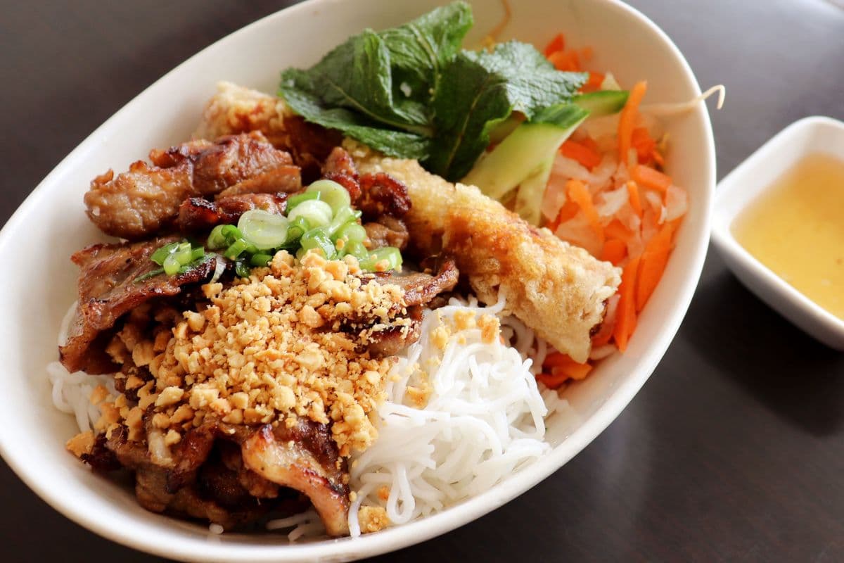 V3. Bun Thit Nuong Cha Gio