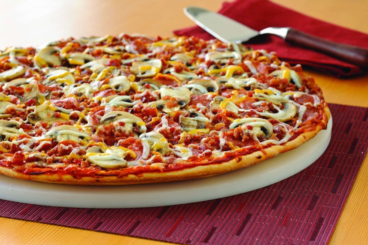 Medium Speciality Pizza & Beer Combo (Cooked)