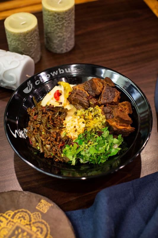 30. Beef Brisket Marinated Rice Noodle 牛腩卤汁拌米线