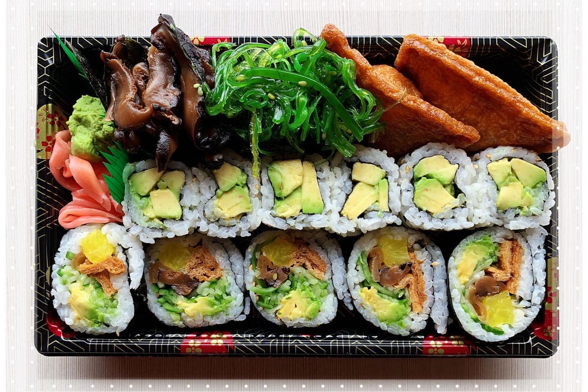 C07. Vegetarian Sushi Set (17 pcs)