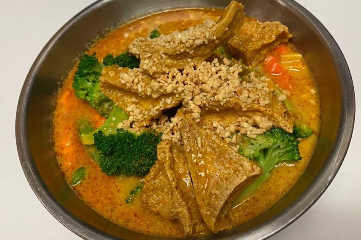 64. Pad Pra Ram Long Song Curry