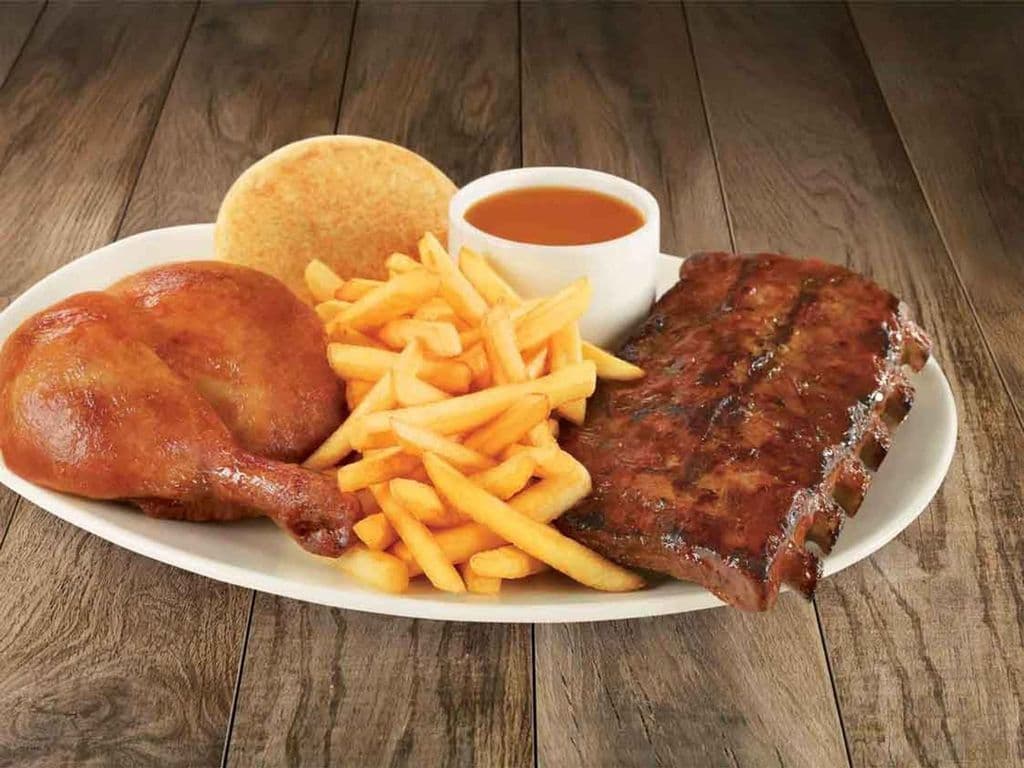 Demi-côtes levées de porc et cuisse / Half Rack of Pork Ribs and Chicken Leg