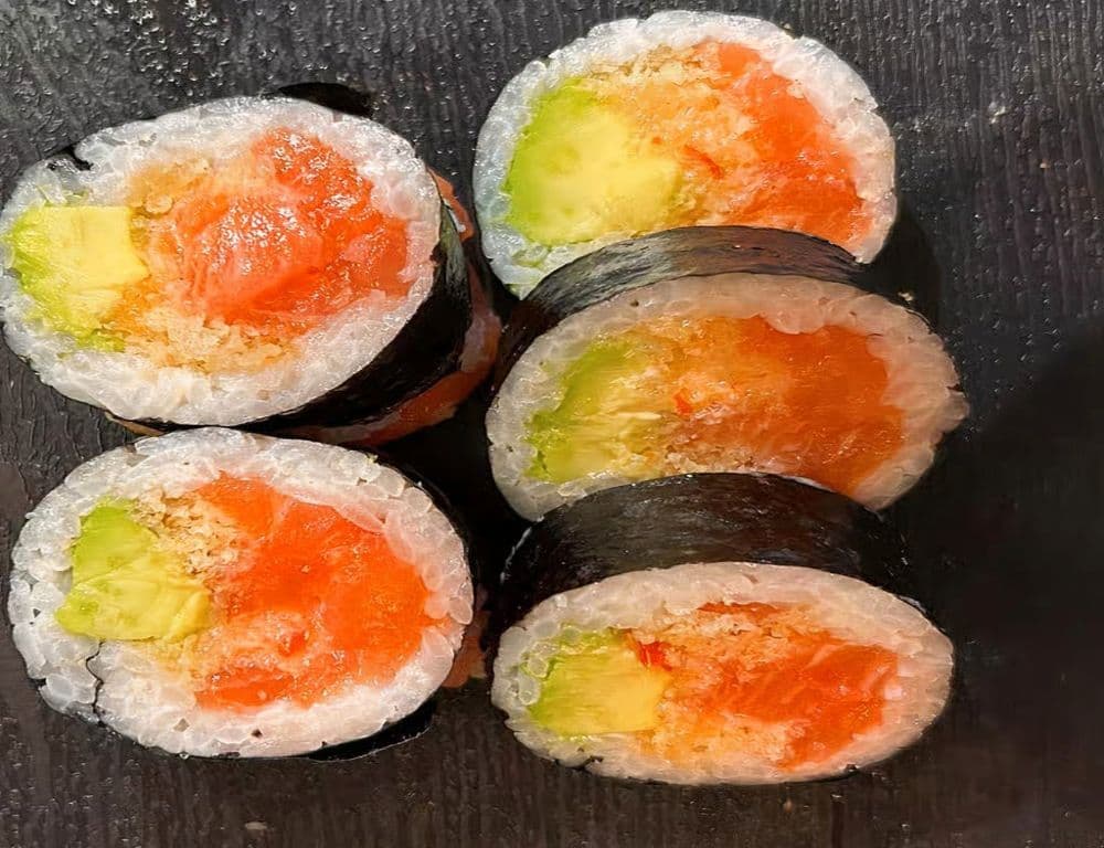 57. Futomaki de saumon épicé / 57. Spicy Salmon Futomaki