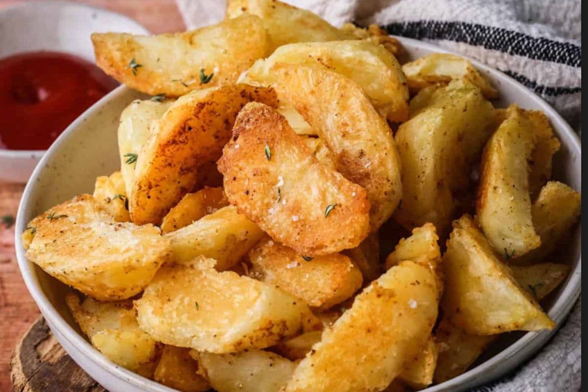 FULLY COOKED POTATO WEDGES ( LARGE )