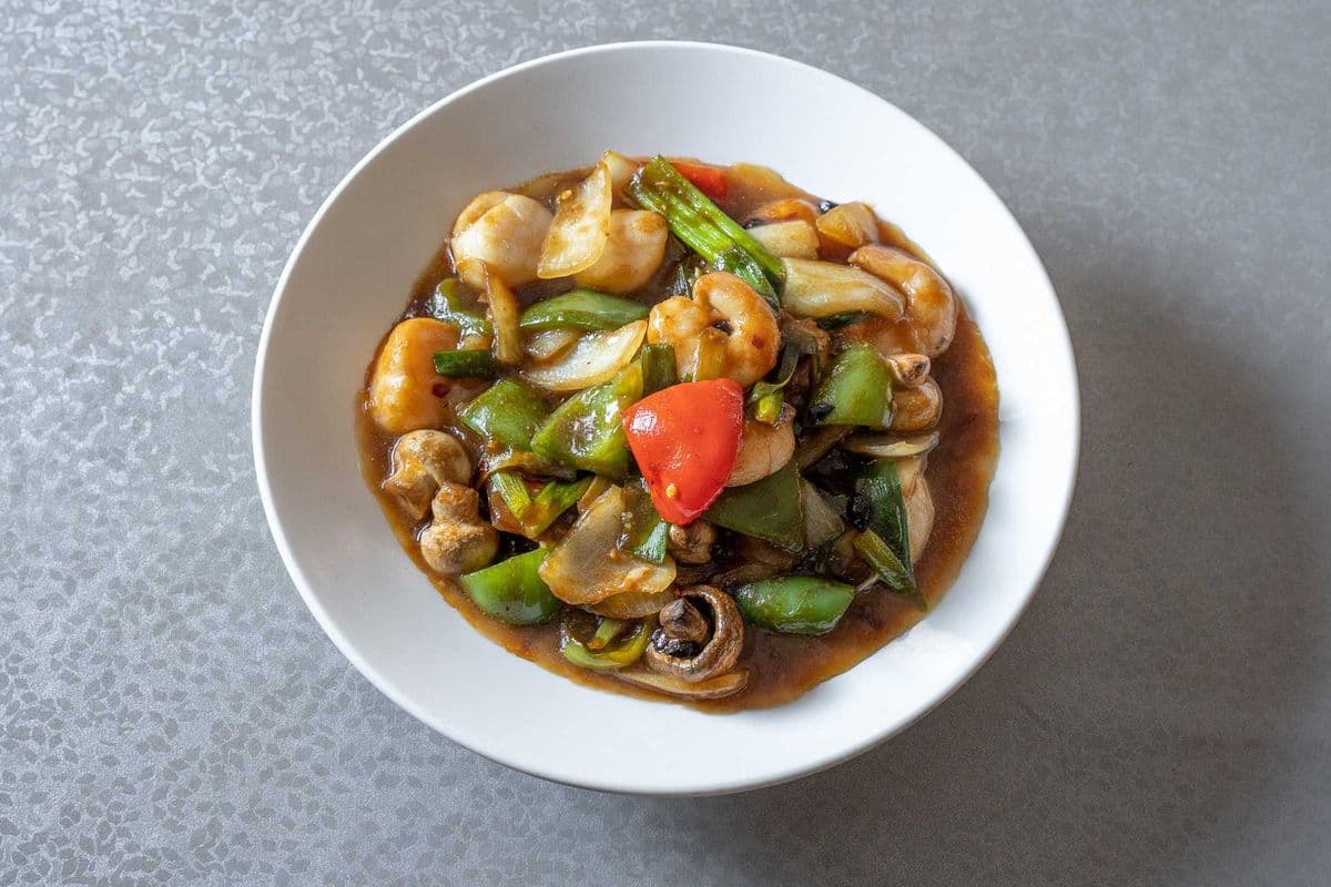 39. Prawns (8 pcs) and Scallops (6 pcs) with Black Bean and Pepper Sauce