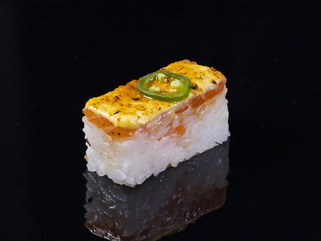 SPICY SALMON Oshi (8pc)