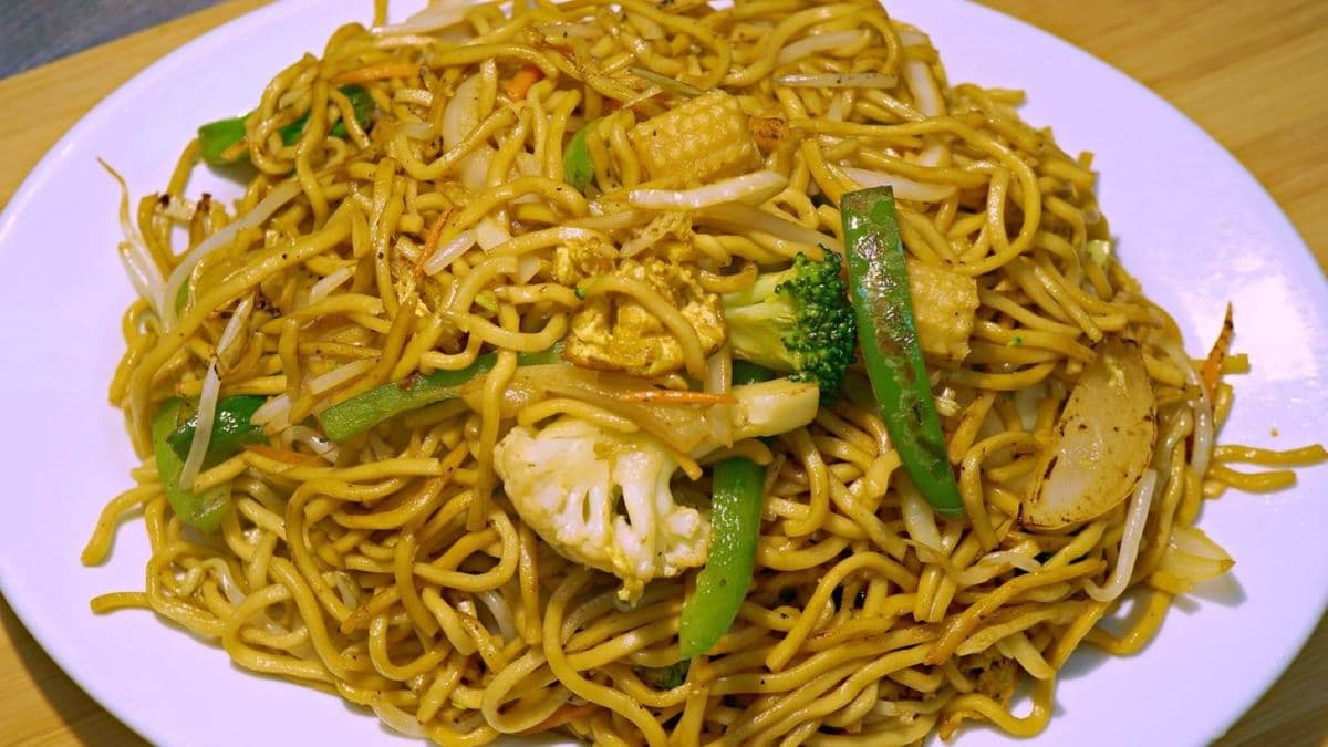 21. Hakka Chow-Mein (Chicken & Shrimp)