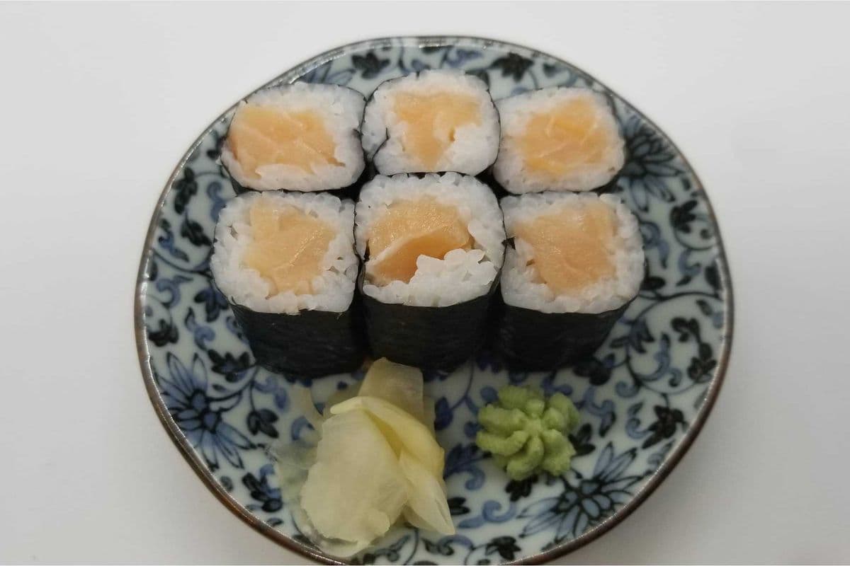 Salmon Maki (6 Pcs)