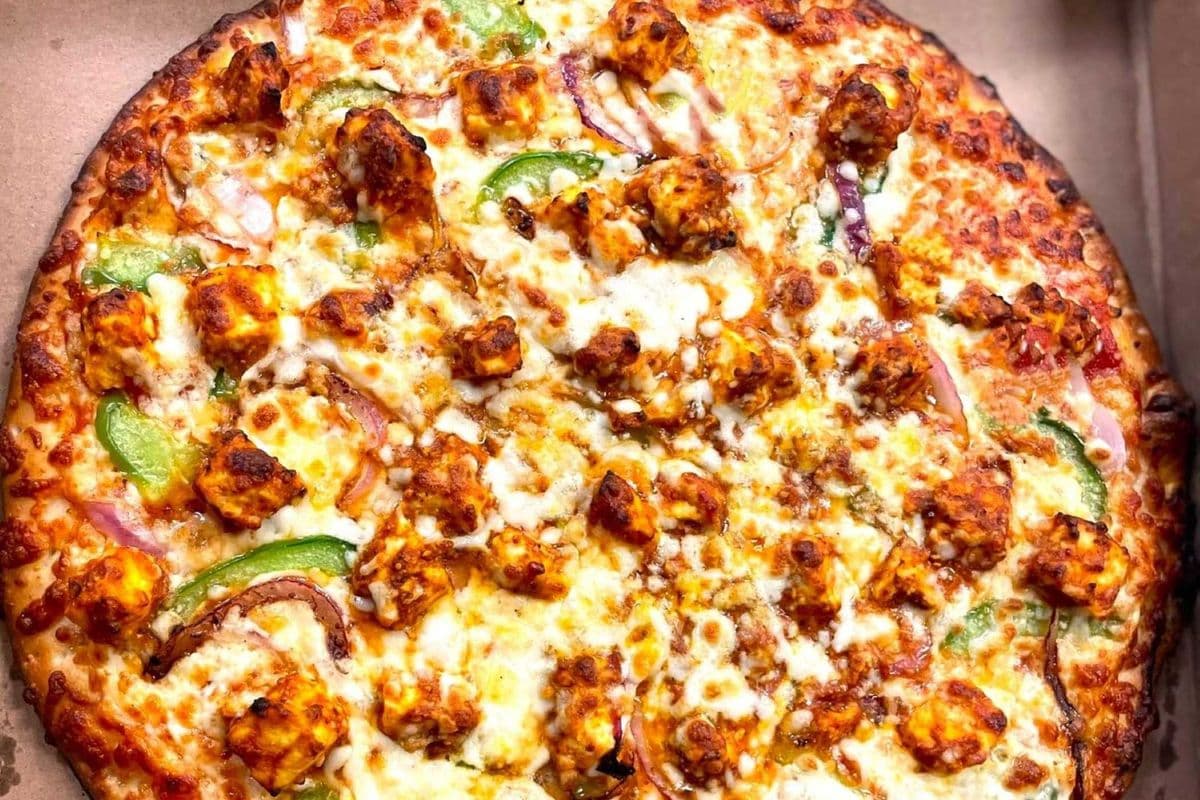 Medium Spicy butter Paneer Pizza