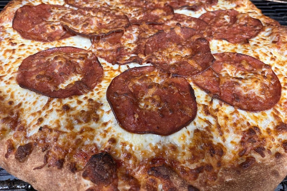 > 1 X New-Yorkaise 18" pizza