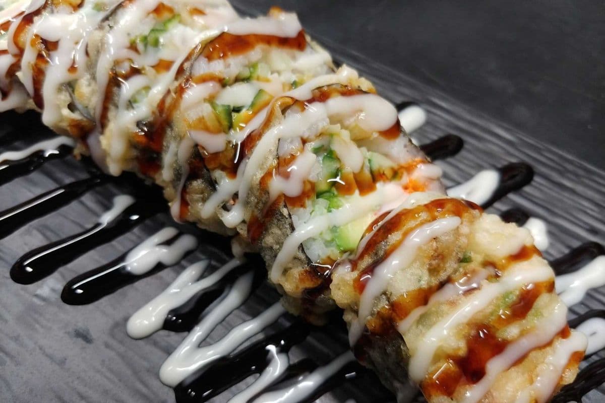 Giant Fire Roll(on top unagi & mayo sauce)