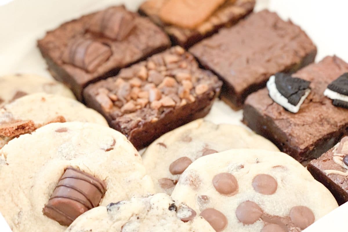 6 Brownies & 6 Cookies/6 Brownies et 6 Biscuits