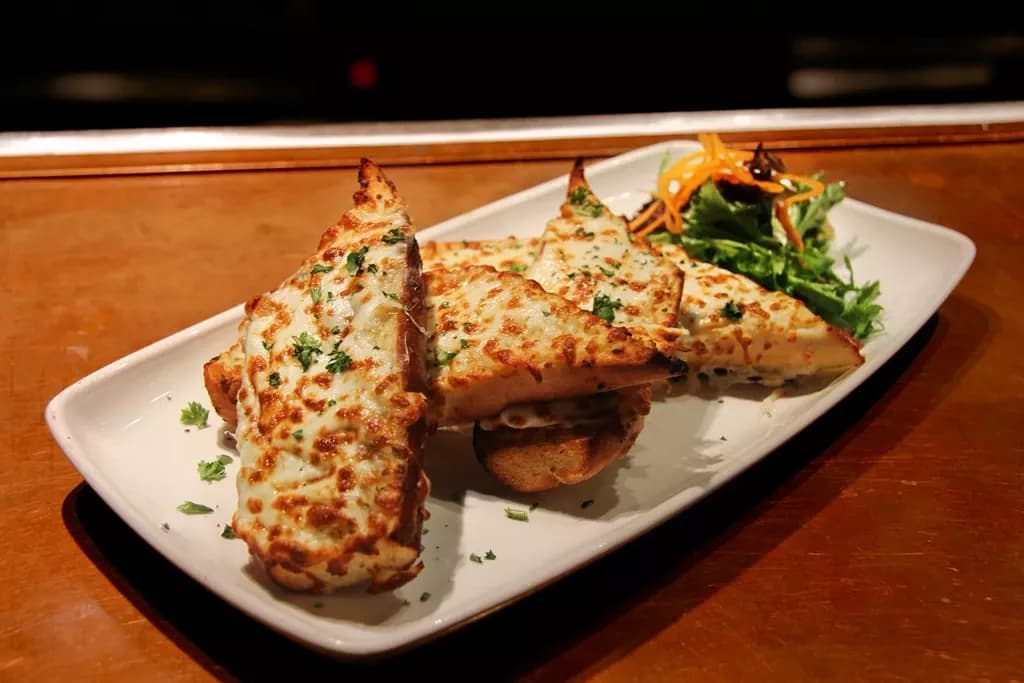 Pain à l'ail gratiné / Garlic bread