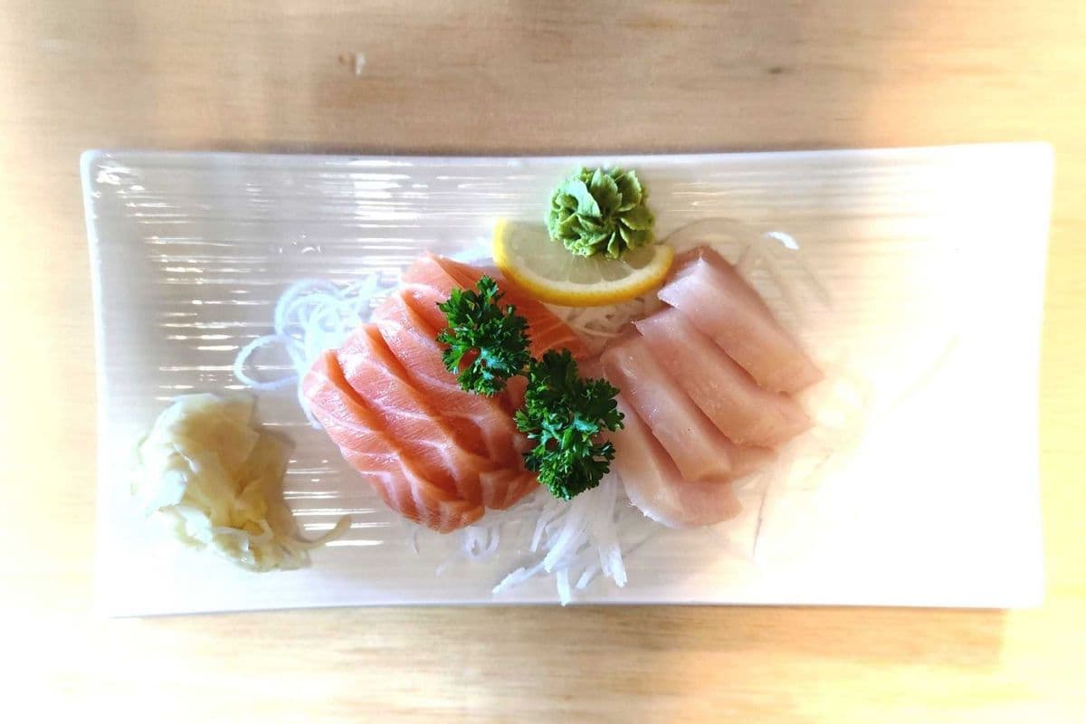 Tuna and Salmon Sashimi (8 pcs)