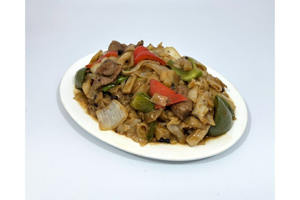 121. Beef Fried Ho Fan in Black Bean Sauce