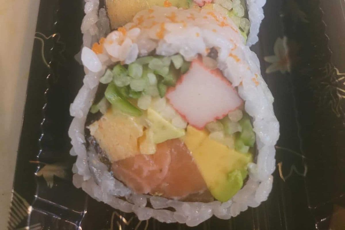 H04. Salmon Cali Roll (5pcs)