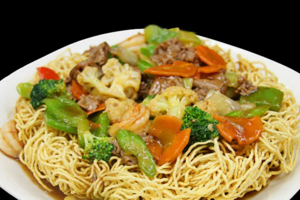 62. Stir-Fried Beef, Shrimp, Mixed Vegetables on Egg Noodles