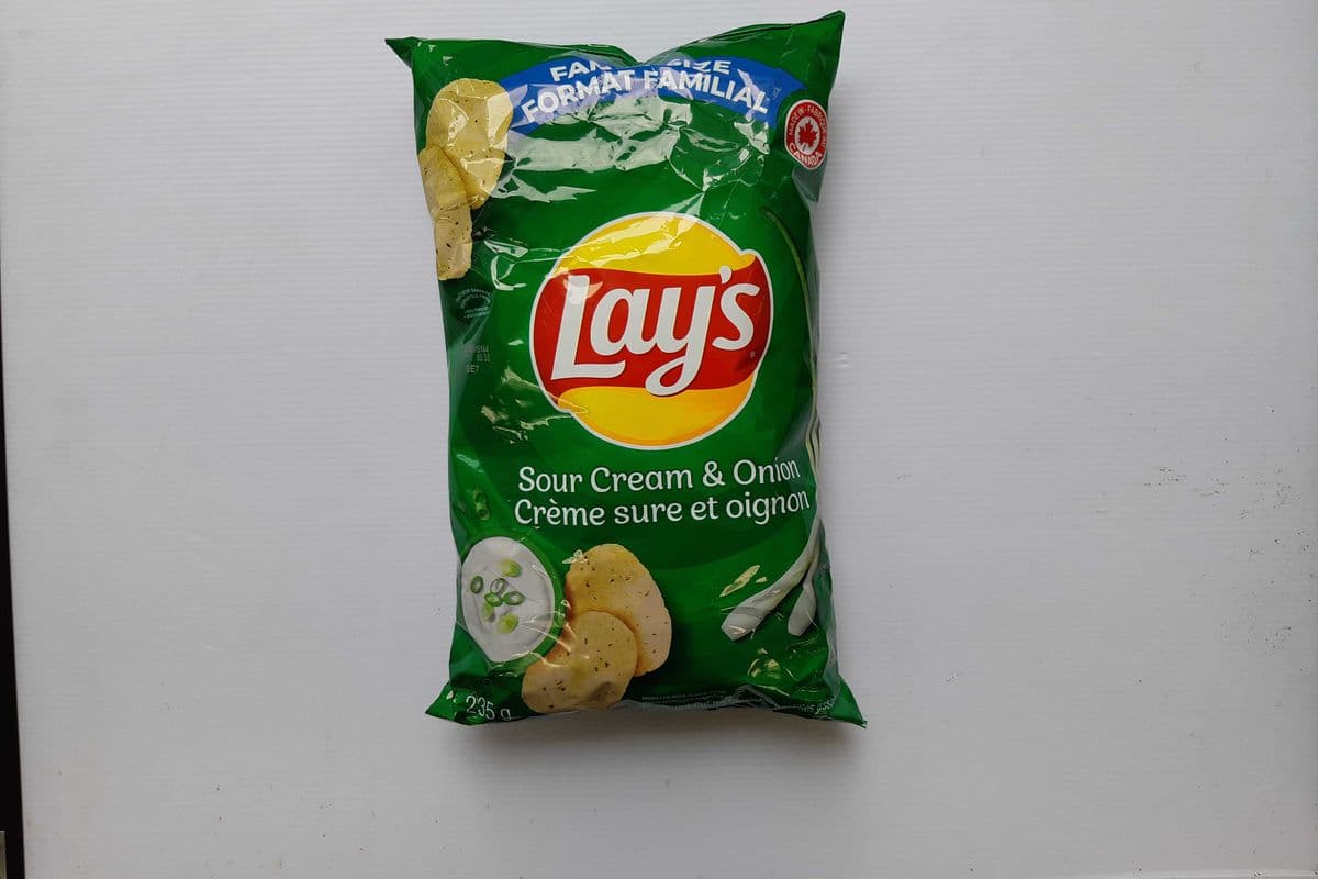 Lay's Sour Cream & Onion Potato Chips (235 g)