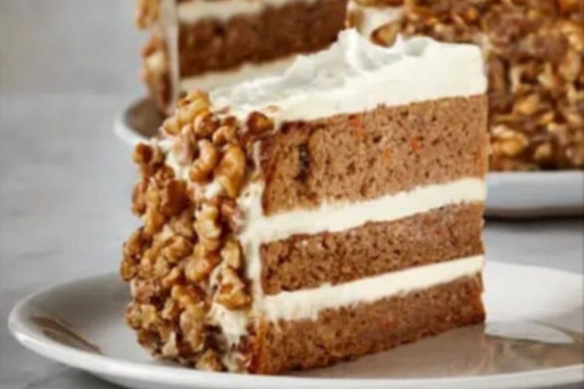 Gâteau aux carottes à l'ancienne /Slice of Old-fashioned carrot cake