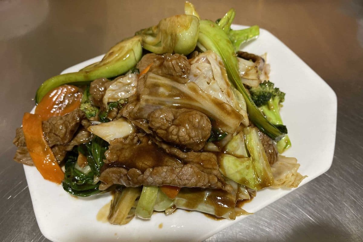 B6. Beef and Mixed Vegetables (什菜牛肉)