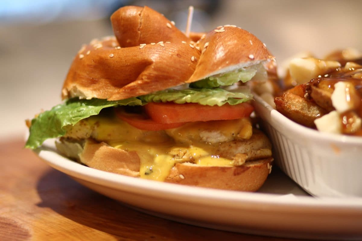 Burger au poulet grillé / Grilled Chicken Burger