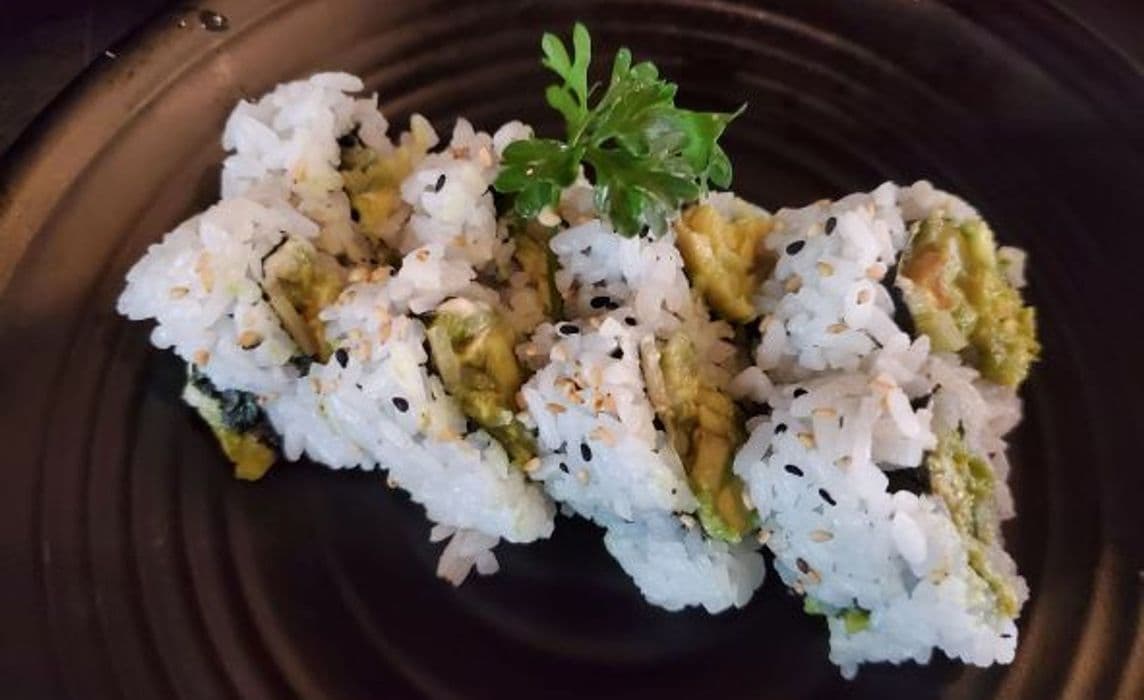 Avocado Roll (8pcs)